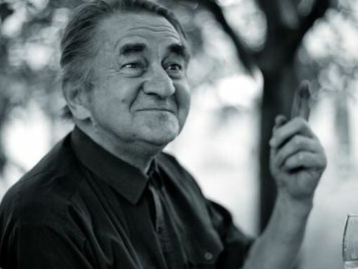 Na snímke básnik Jozef Mihalkovič.