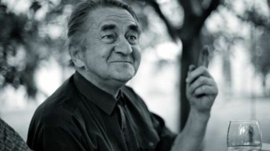 Na snímke básnik Jozef Mihalkovič.