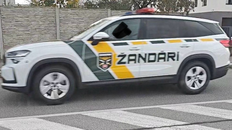 Ã…Â½andÃƒÂ¡rske auto na cestÃƒÂ¡ch.