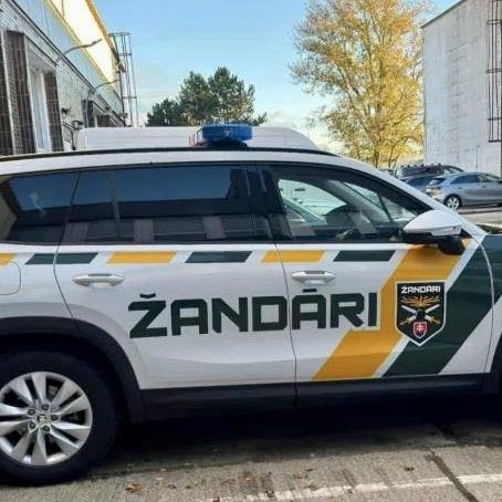 Žandári budú mať autá s vlastnými polepmi.