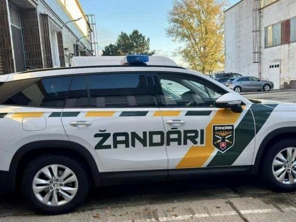 Žandári budú mať autá s vlastnými polepmi.