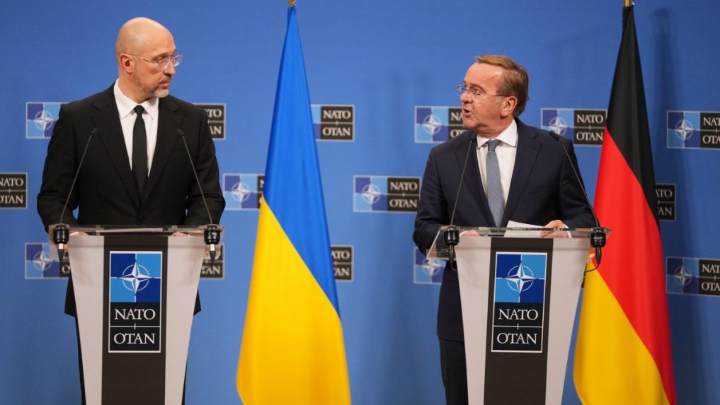 Na snímke ukrajinský minister obrany Denys Šmyhaľ a jeho nemecký náprotivok Boris Pistorius.