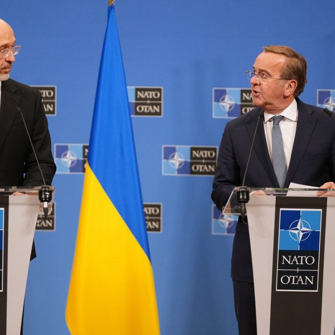 Na snímke ukrajinský minister obrany Denys Šmyhaľ a jeho nemecký náprotivok Boris Pistorius.