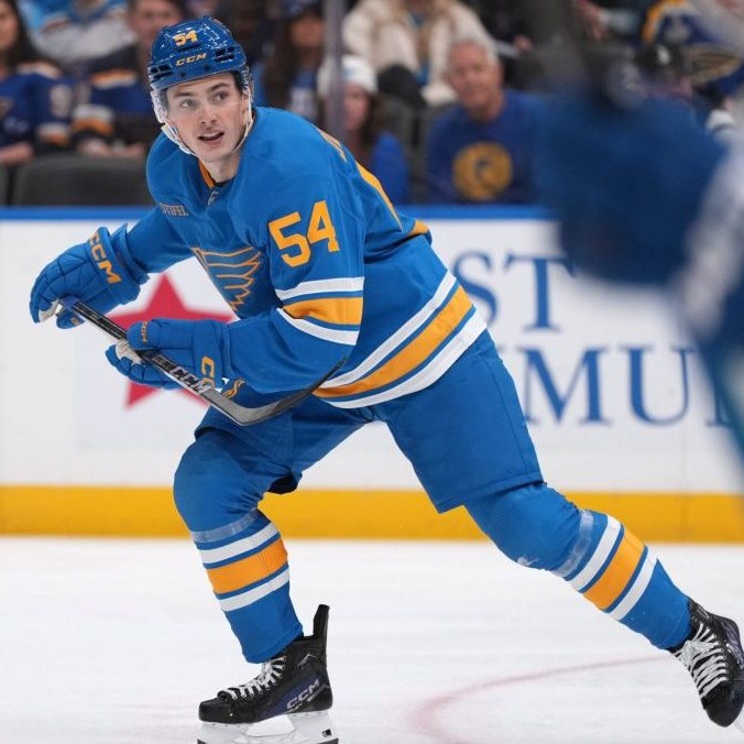 Slovenský hokejista Dalibor Dvorský v drese St. Louisu Blues.