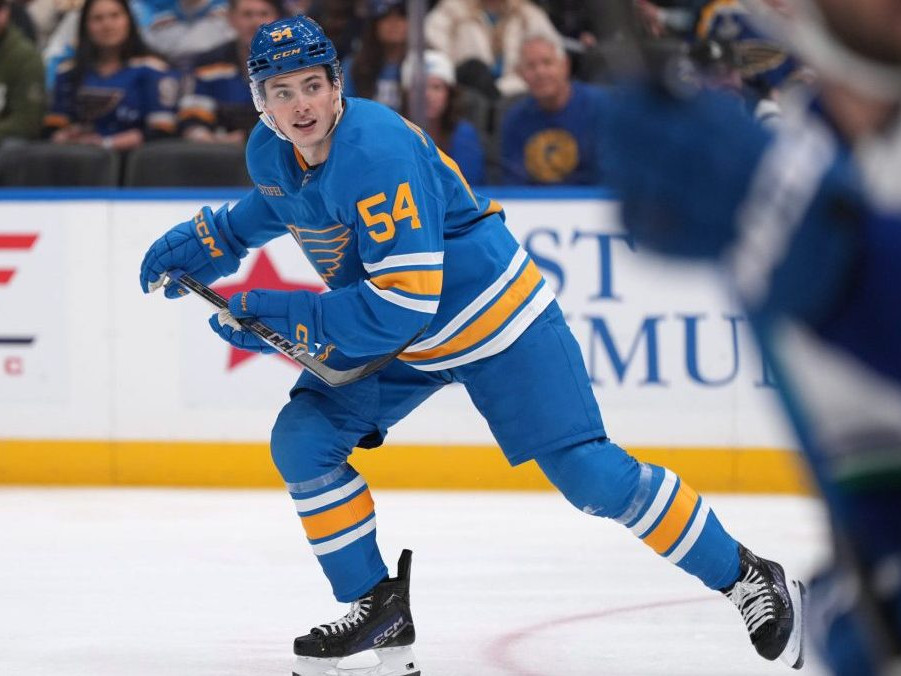 Slovenský hokejista Dalibor Dvorský v drese St. Louisu Blues.