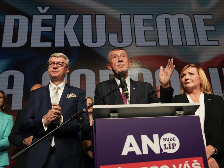 hnutia ANO oslavuje