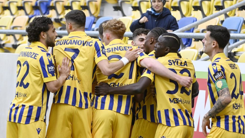 Na archívnej snímke futbalisti Dunajskej Stredy.