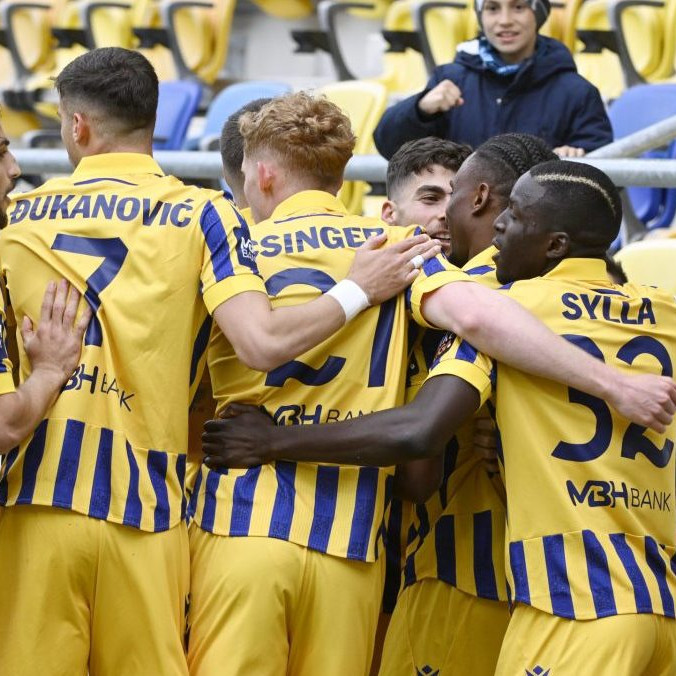 Na archívnej snímke futbalisti Dunajskej Stredy.