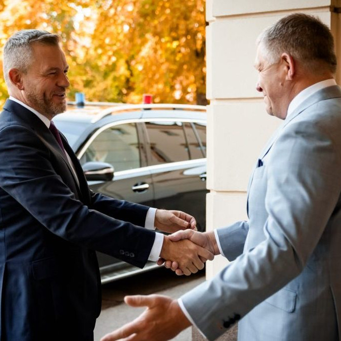 Peter Pellegini sa stretol s Robertom Ficom.