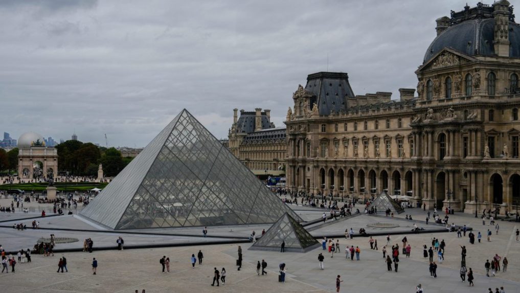 Archívna snímka parížskeho múzea Louvre.