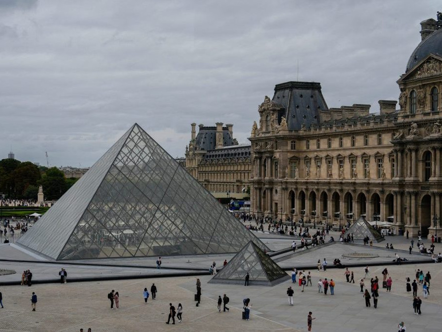 Archívna snímka parížskeho múzea Louvre.