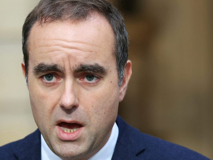 Na snímke Sébastien Lecornu.