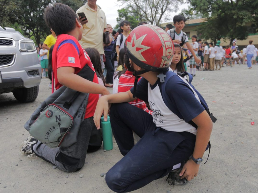 Na snímke deti na Filipínach.