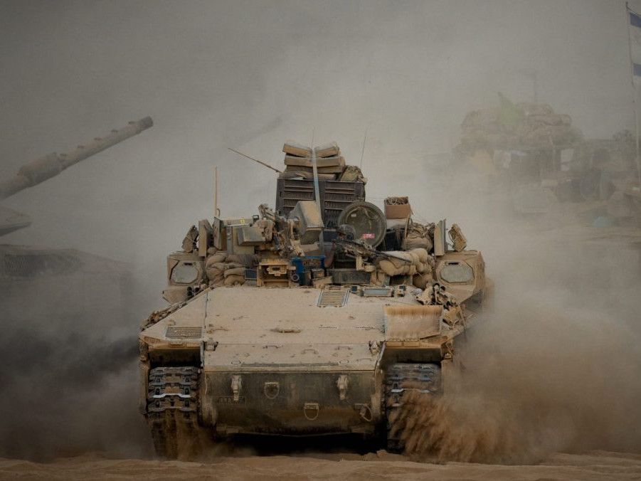 Izraelskí vojaci sa sťahujú z Pásma Gazy.