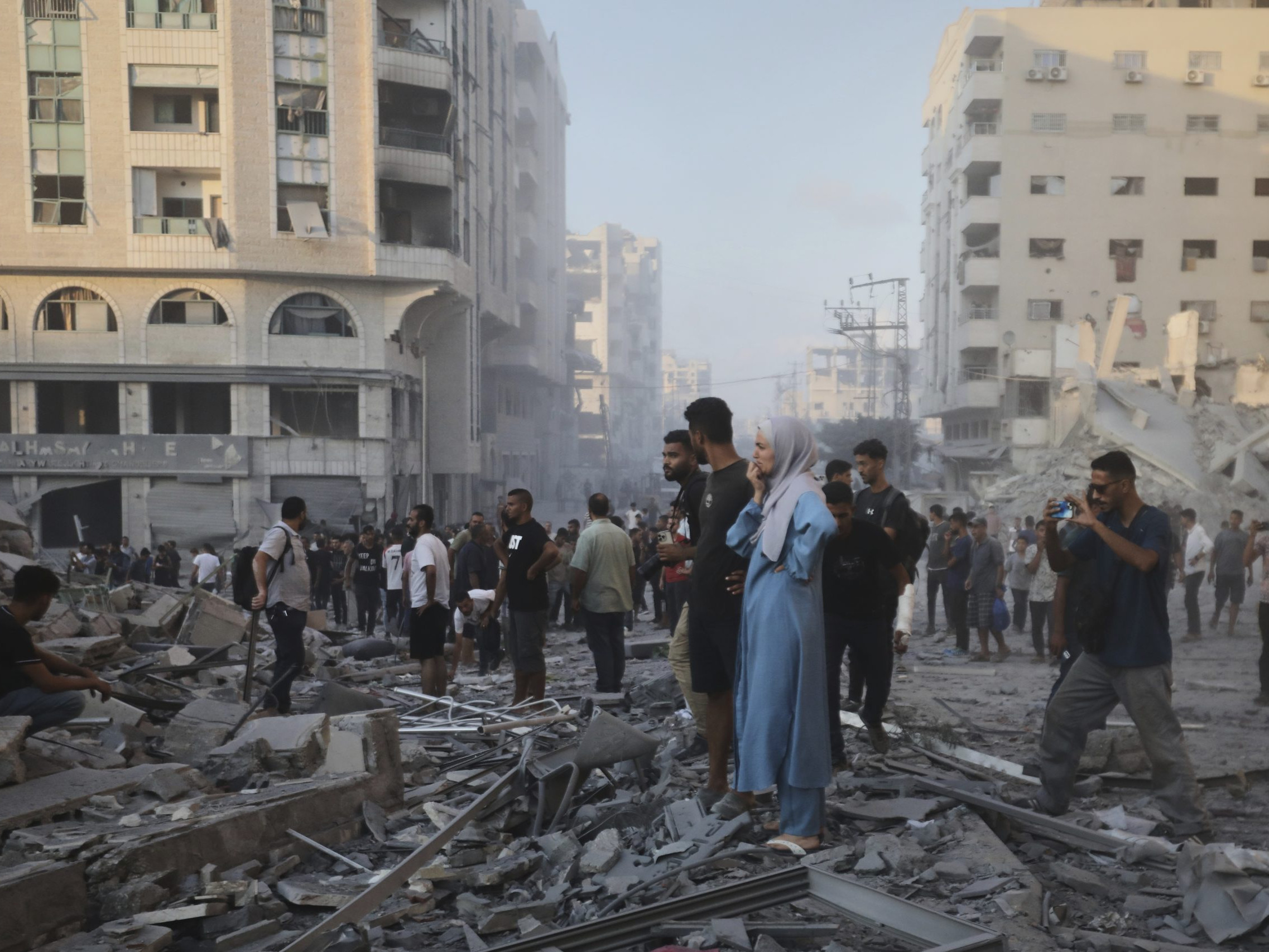 Hamas údajne nedokáže z trosiek budov vyzdvihnúť telá rukojemníkov: Izrael pohrozil obnovením bojov v Pásme Gazy