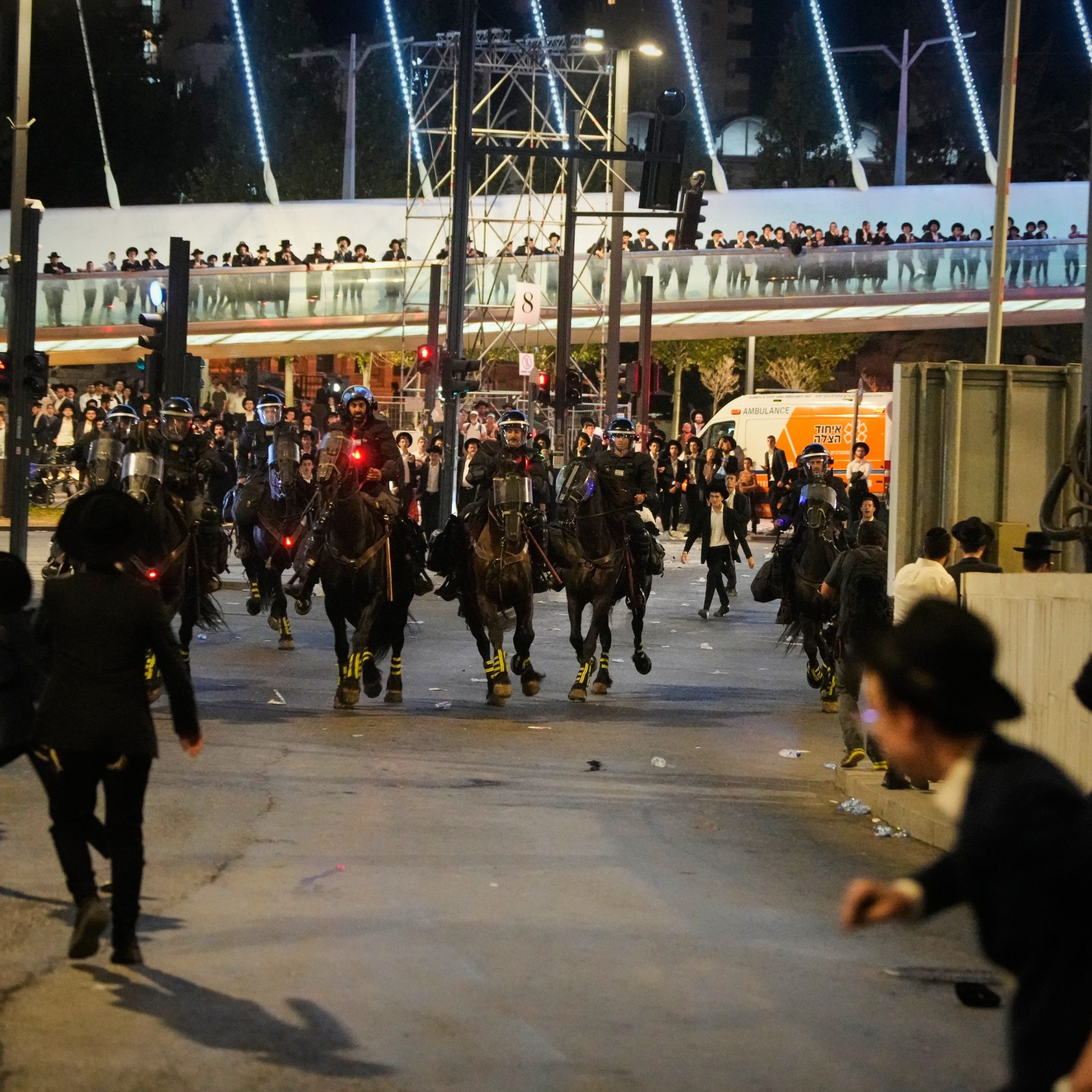 Tisíce ultraortodoxných židov protestovali proti povinnej vojenskej službe