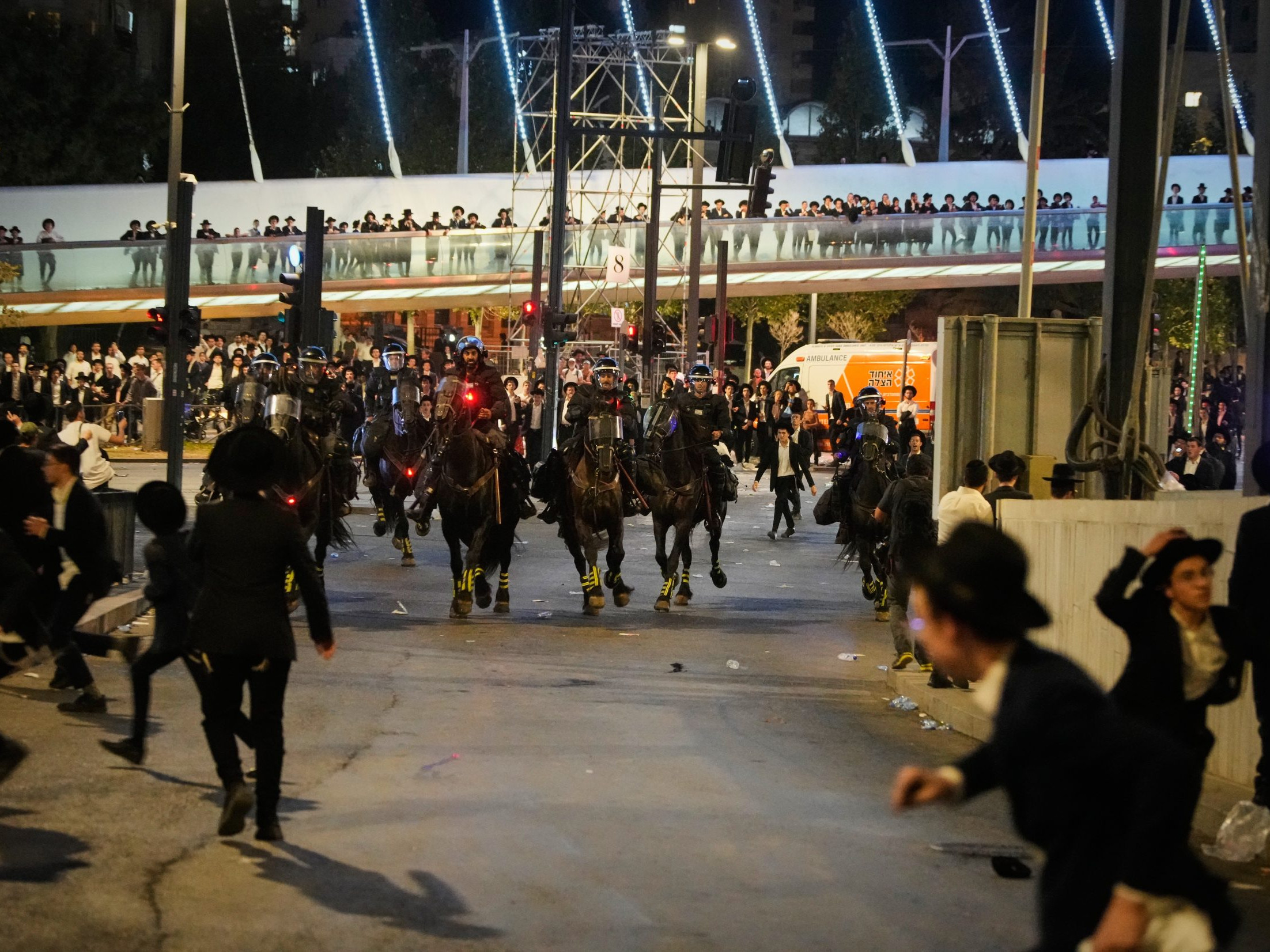 Tisíce ultraortodoxných židov protestovali proti povinnej vojenskej službe
