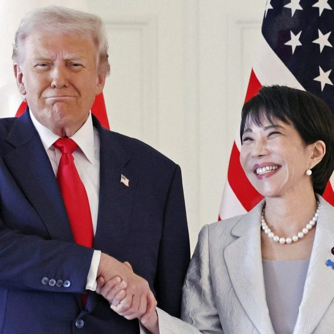 Americký prezident Donald Trump s novou japonskou premiérkou Sanae Takaičiovou.