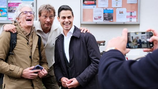 Na snímke vpravo je líder holandskej liberálnej strany D66 Rob Jetten.