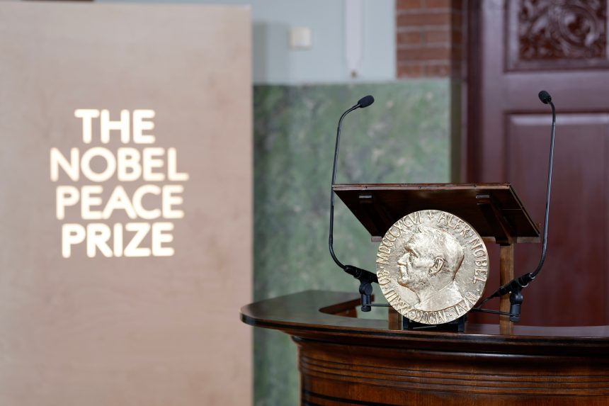 Nobelovu cenu za mier udeľuje Nórsky Nobelov inštitút v Osle.