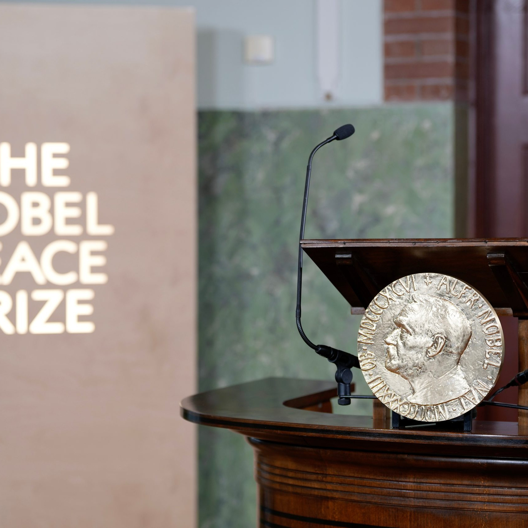 Nobelovu cenu za mier udeľuje Nórsky Nobelov inštitút v Osle.