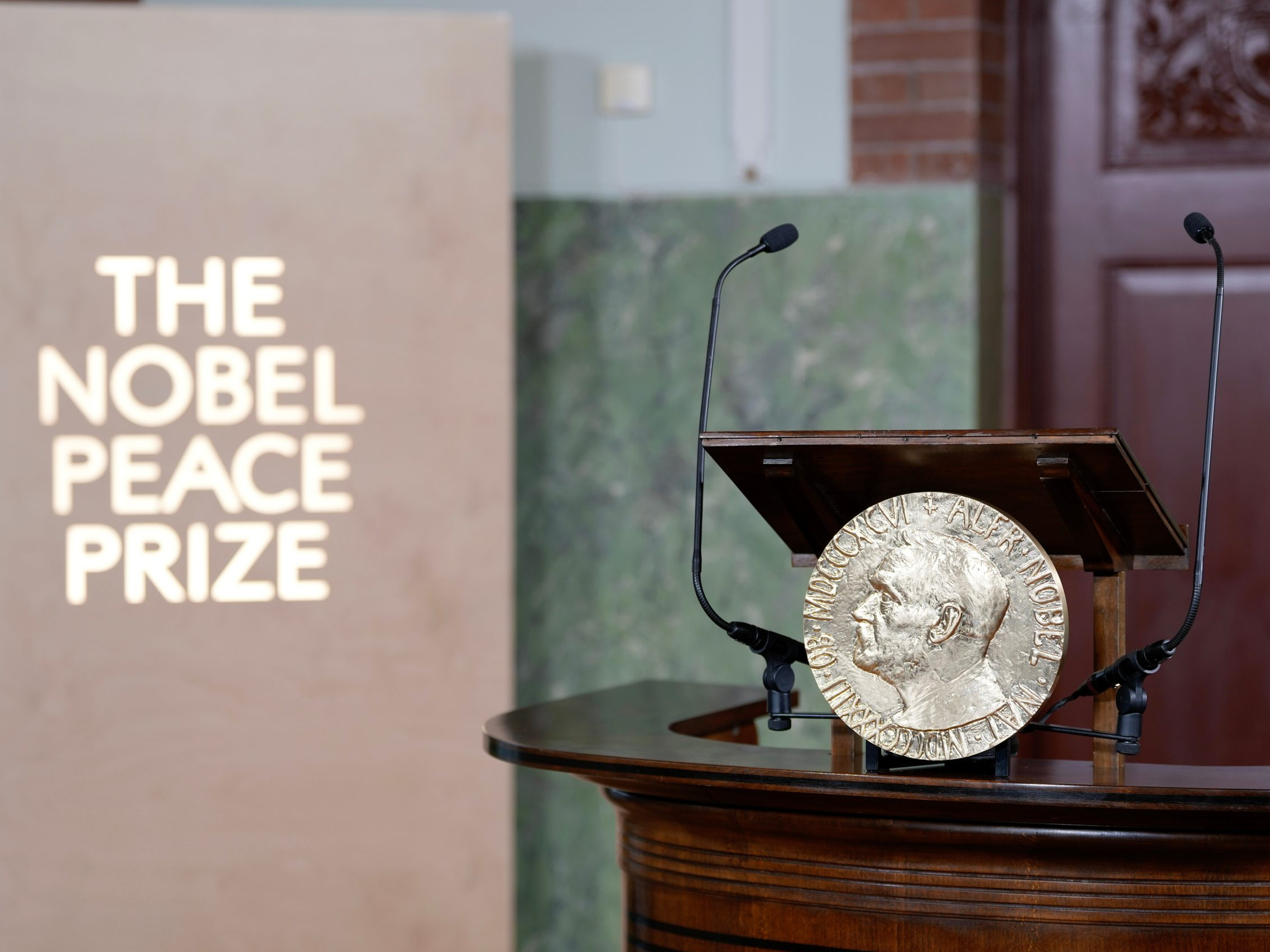 Nobelovu cenu za mier udeľuje Nórsky Nobelov inštitút v Osle.