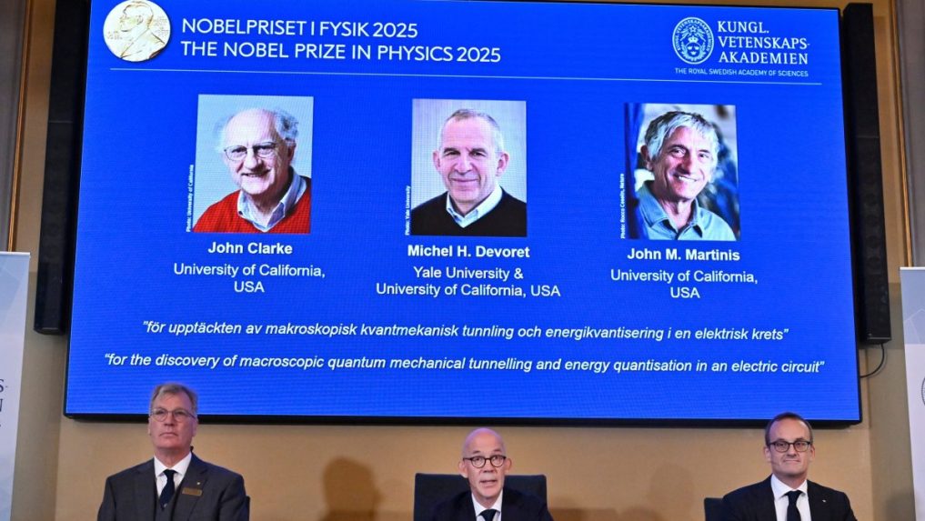 Nobelovu cenu za fyziku získala trojica vedcov z USA za objav v elektrickom obvode