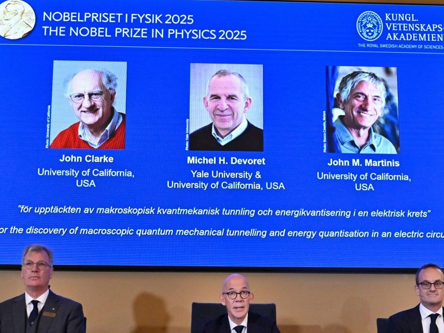 Nobelovu cenu za fyziku získala trojica vedcov z USA za objav v elektrickom obvode