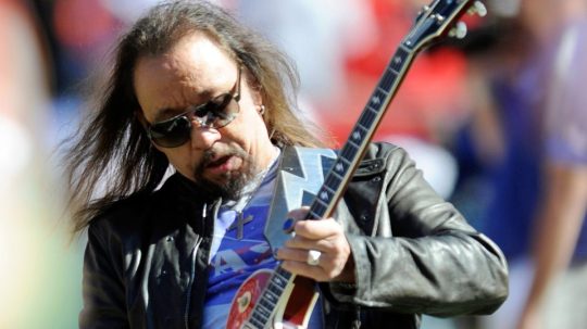 Na snímke niekdajší sólový gitarista kapely Kiss Ace Frehley.
