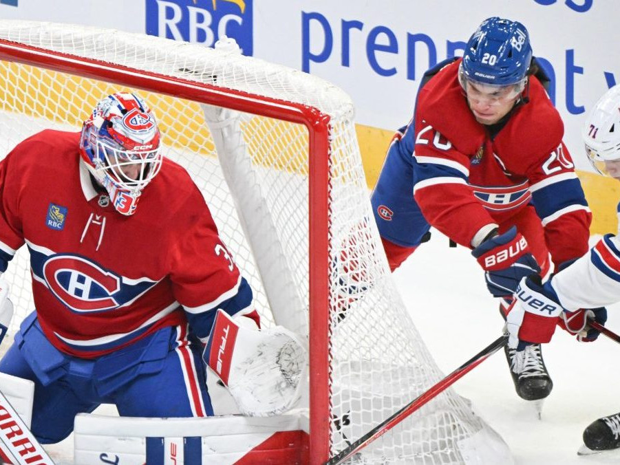 Na snímke hokejisti Juraj Slafkovský, Juuso Parssinen a Sam Montembeault.