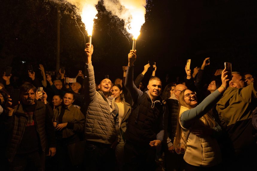 Protesty v meste Novi Sad.
