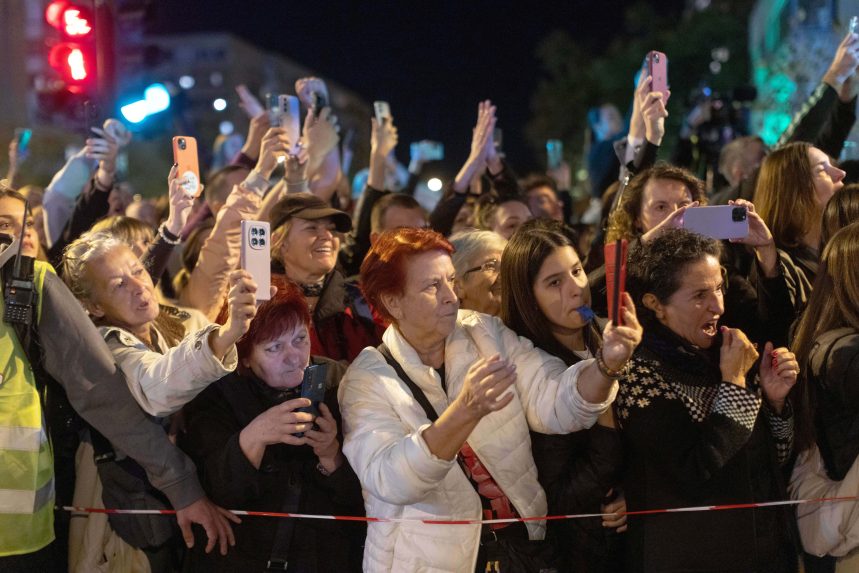 Protesty v meste Novi Sad.