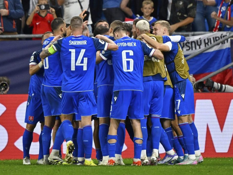 Radosť slovenských futbalistov v zápase proti Nemecku.