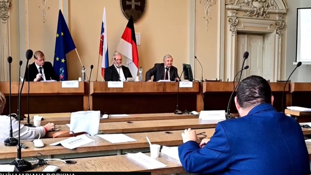 Na snímke rokovanie rimavskosobotského zastupiteľstva.