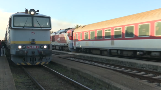 Vlaky medzi Hlohovcom a Alekšincami pre rekonštrukciu trate úplne uzavreli. Cestujúcich čakajú obmedzenia