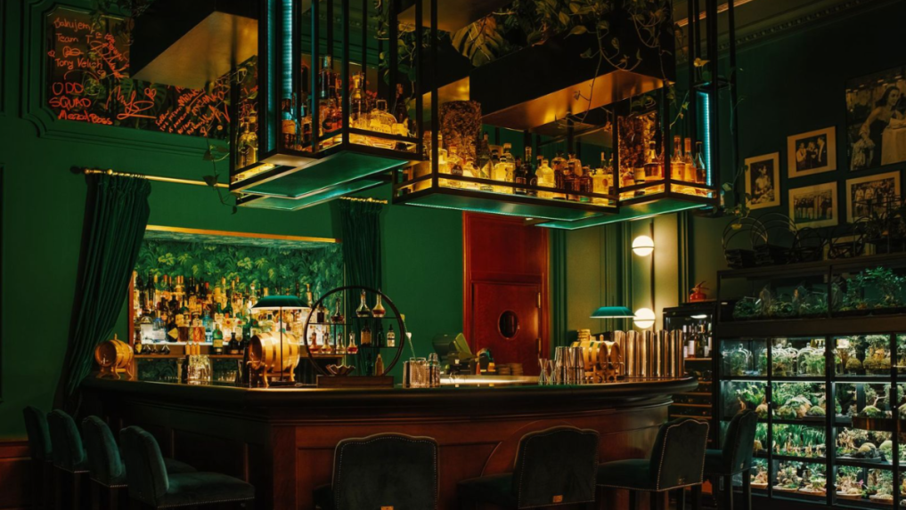 Bratislavský Mirror Bar autori rebríčka opísali ako "epicentrum novej vlny slovenskej koktailovej kultúry".