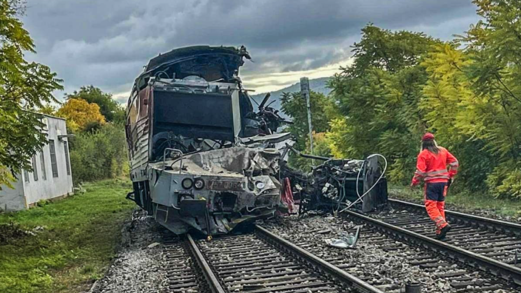 Pred tunelom pri obci Jablonov nad TurÃ…Âˆou sa zrazili dva rÃƒÂ½chliky.