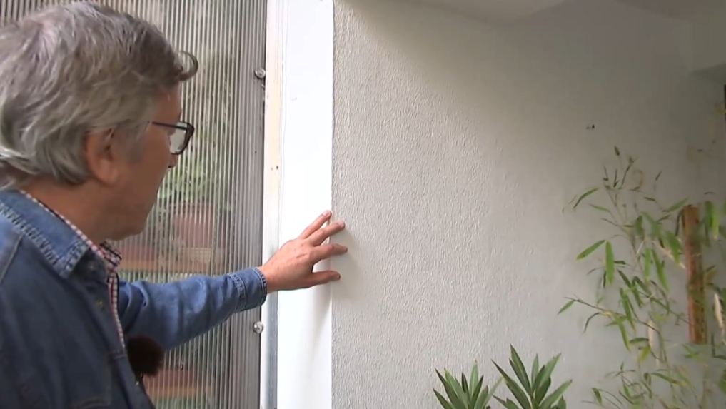 Manželia Poloreckí použili pri obnove domu podľa SAŽP nevyhovujúci náter.