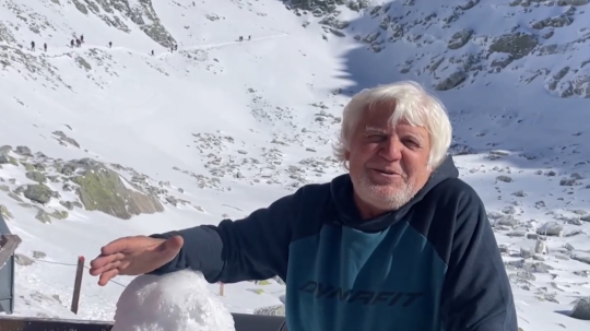 Dosluhujúci chatár na Chate pod Rysmi.