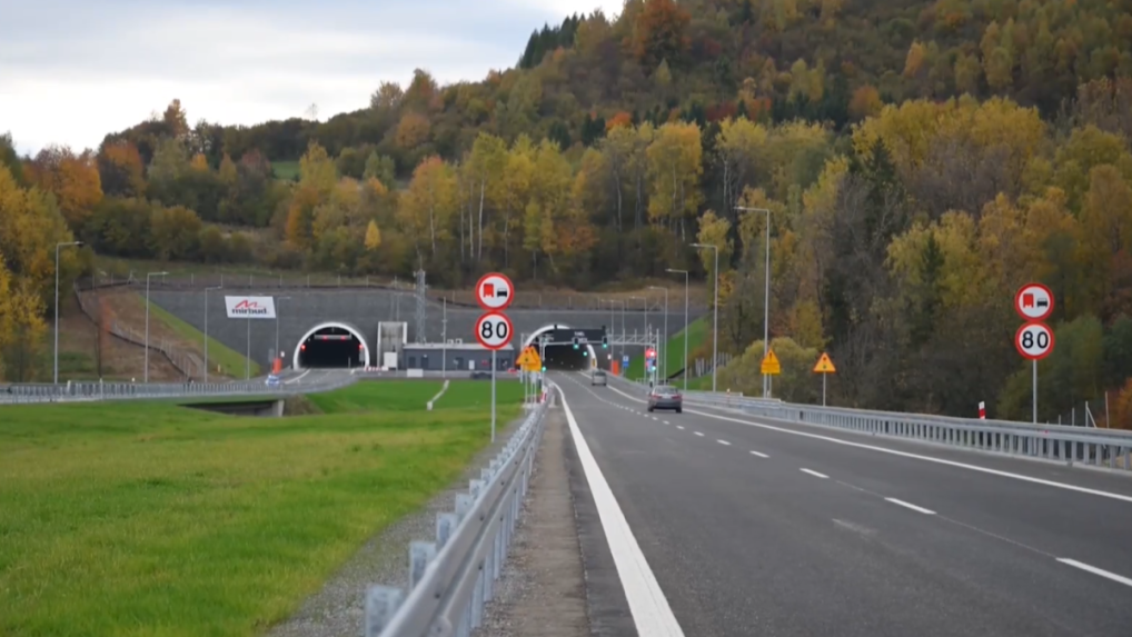 Poliaci dokončili kompletnú rýchlocestu k slovenským hraniciam, pokračovanie na slovenskej strane však chýba