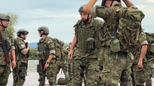 Dvojtýždňový vojenský výcvik nebol podľa redaktora prechádza ružovou záhradou.