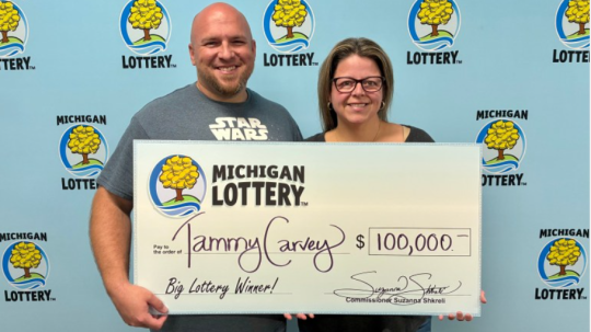 Na snímke výherkyňa s manželom.