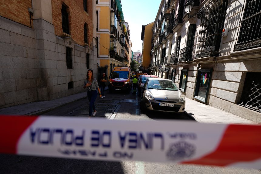 Na snÃƒÂ­mke policajti zasahujÃƒÂº po tom, Ã„Âo sa Ã„ÂiastoÃ„Âne zrÃƒÂºtila budova v centre Ã…Â¡panielskej metropoly Madrid.