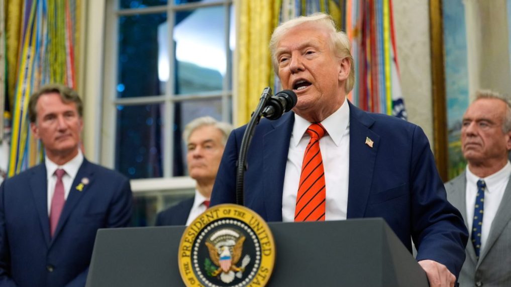 Na snímke D. Trump.
