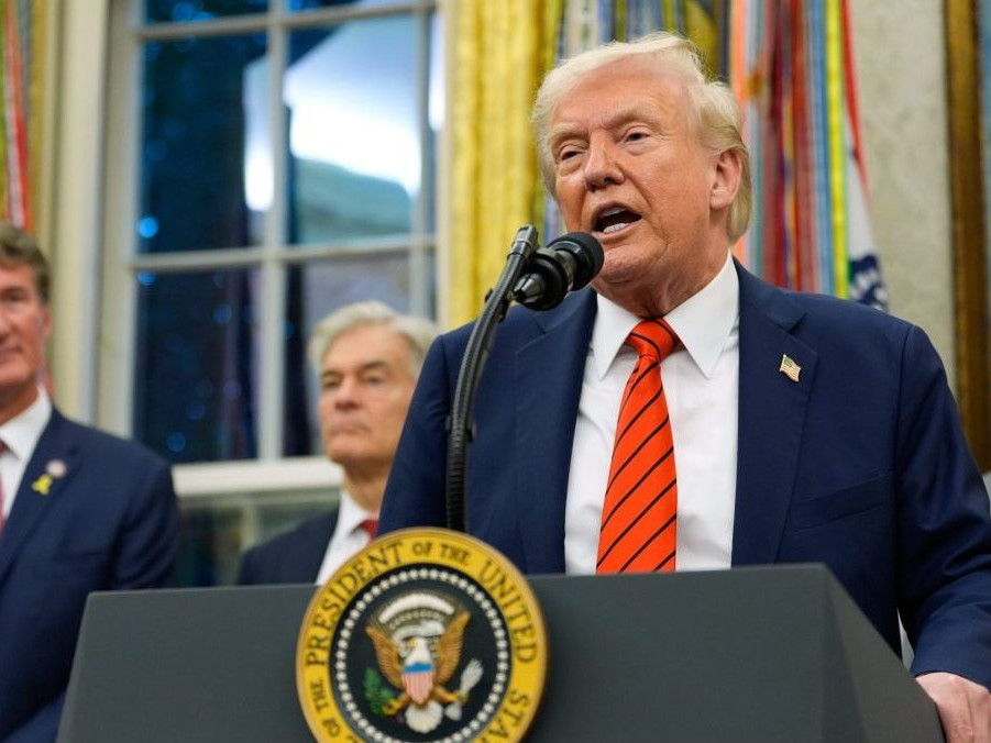 Na snímke D. Trump.