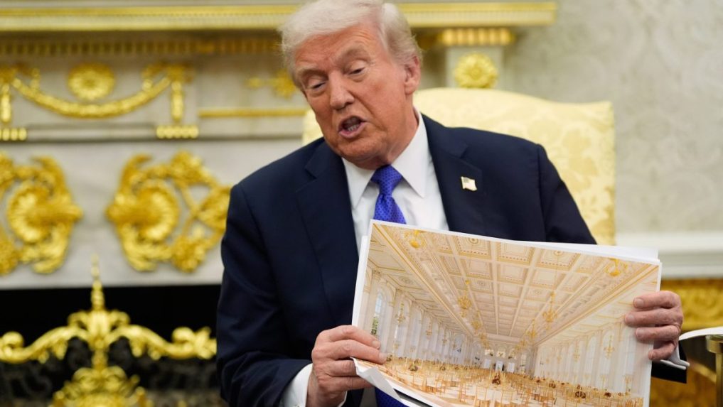 Americký prezident s vizualizáciou tanečnej sály v Bielom dome.