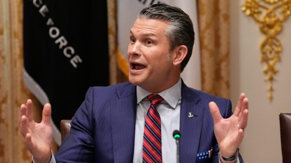 Americký minister obrany Pete Hegseth.