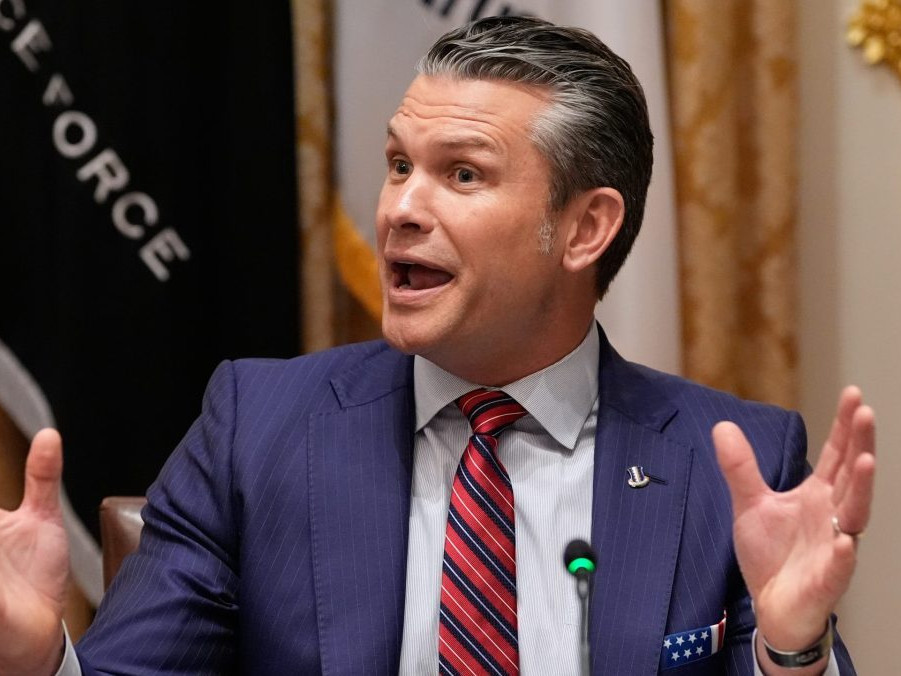Americký minister obrany Pete Hegseth.