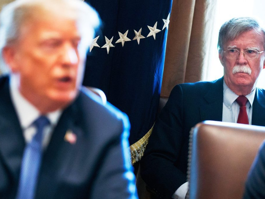 Na archívnej snímke americký prezident Donald Trump a bývalý poradca pre národnú bezpečnosť prezidenta USA John Bolton.