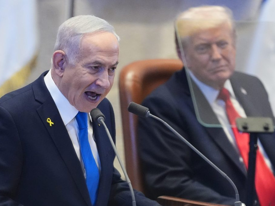 Izraelský premiér Benjamin Netanjahu počas prejavu v Knesete.